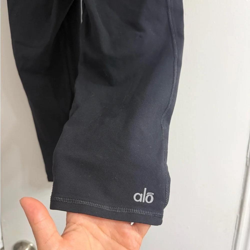 Alo yoga high rise cropped pants size Small 16”